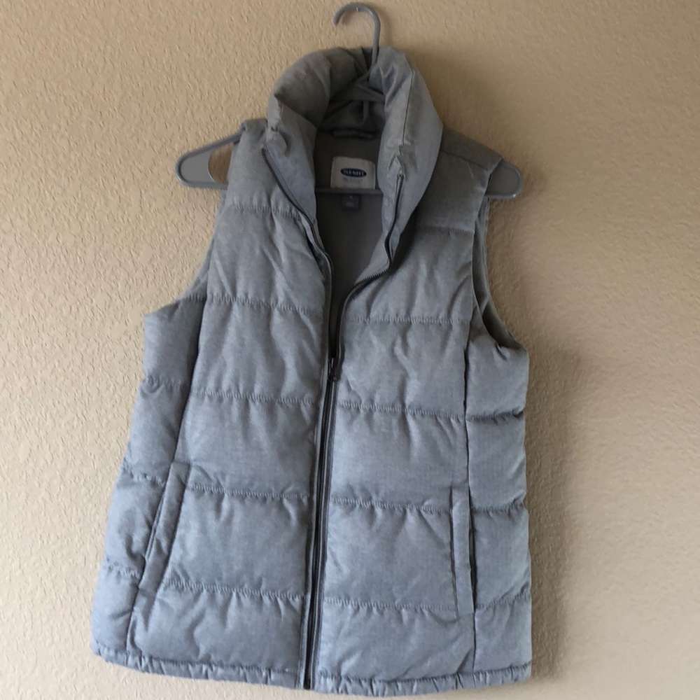 NWOT Women’s Old Navy Puffer Vest - Medium